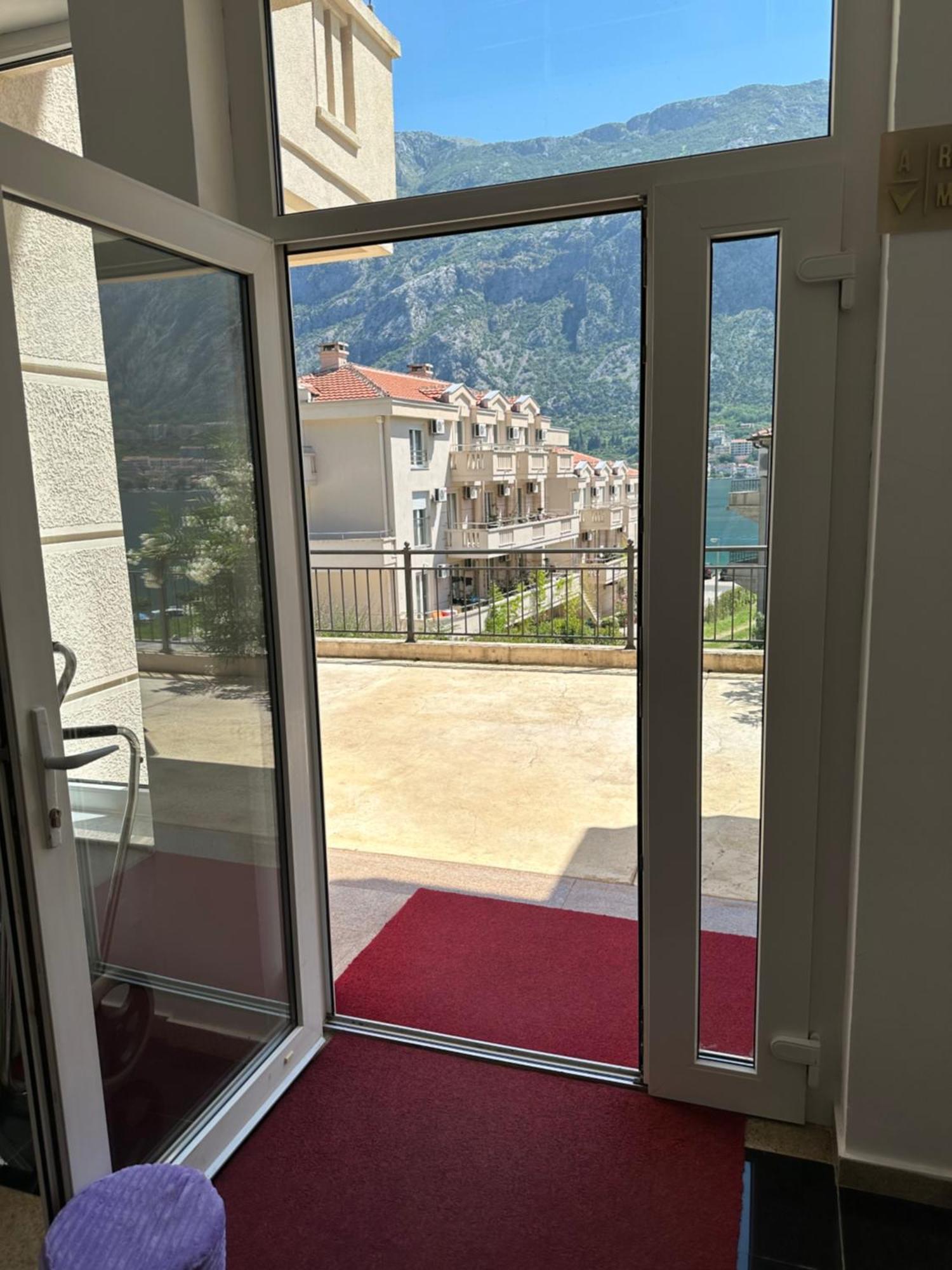 Montebay Perla Hotel Prčanj Eksteriør billede